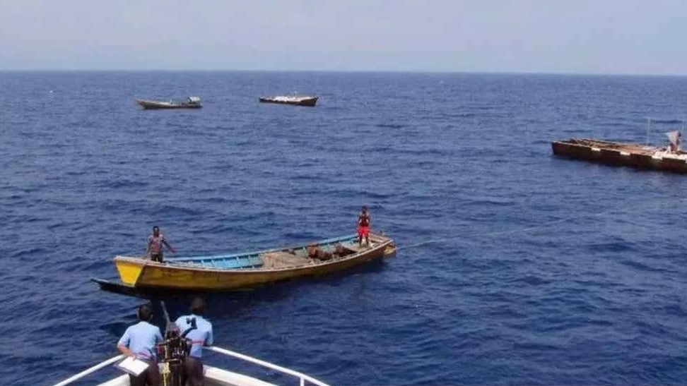 ৩৫ বাংলাদেশিকে ধরে নিয়ে গেল ভারতীয় কোস্ট গার্ড